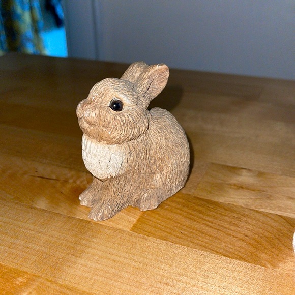 United designs classic critters bunny figurine - Picture 2 of 5